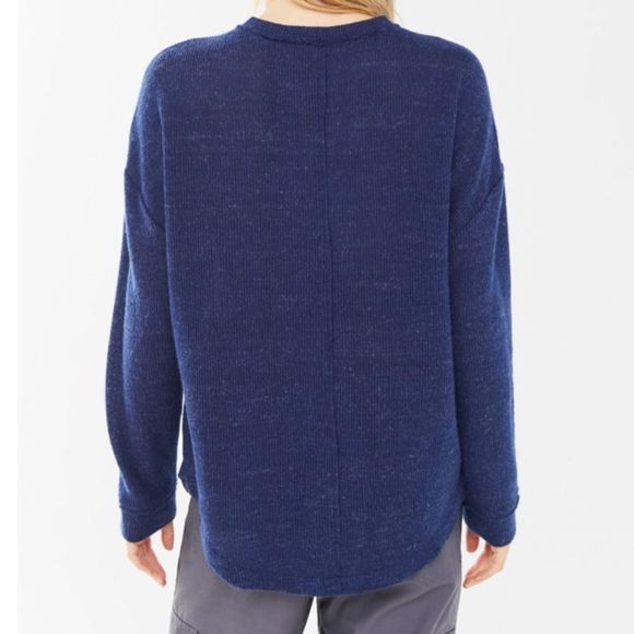 NWT Urban Outfitters Cozy Oversized Henley Top - Picture 3 of 5